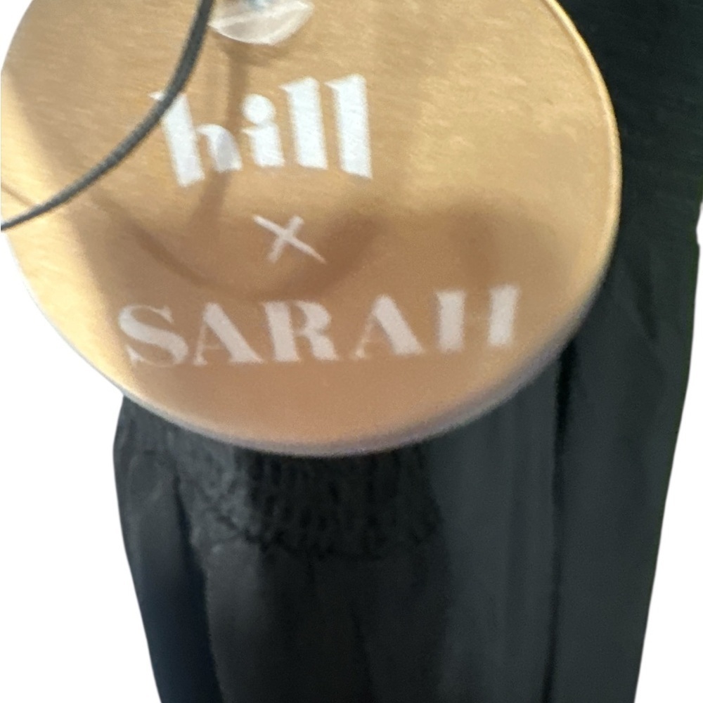 HILL Black Sleeveless Scoop Maxi dress
Sexy for a nice afternoon - Picture 4 of 5